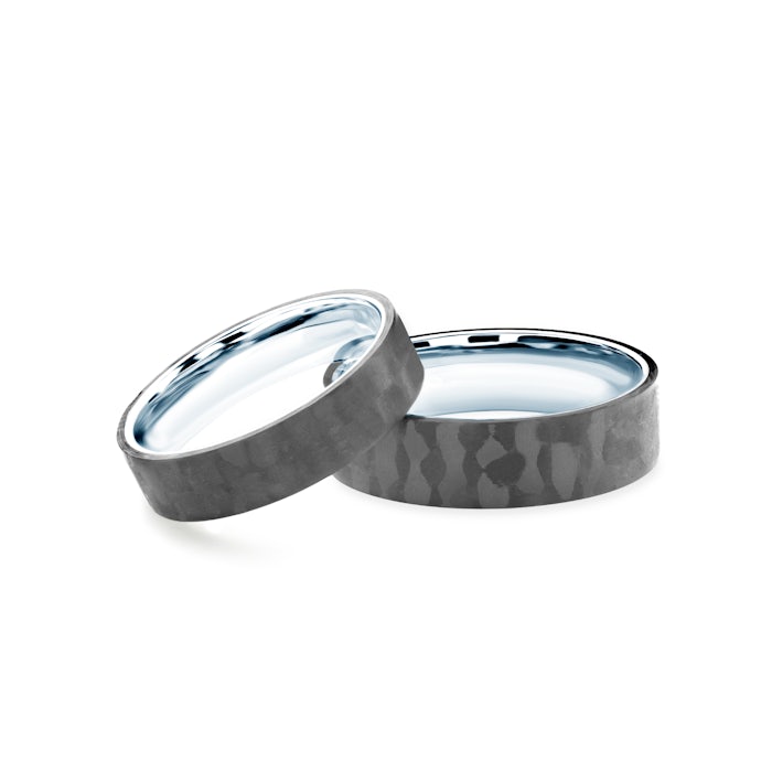 Esküvői karikagyűrűk: karbon és ezüst, lapos, 5 mm és 6 mm