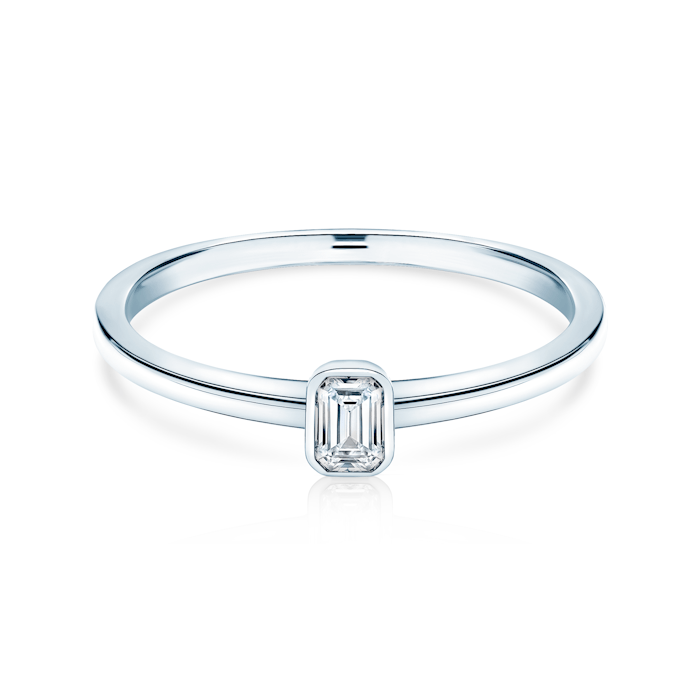 Pure eljegyzési gyűrű: fehér arany, smaragd vágott gyémánt