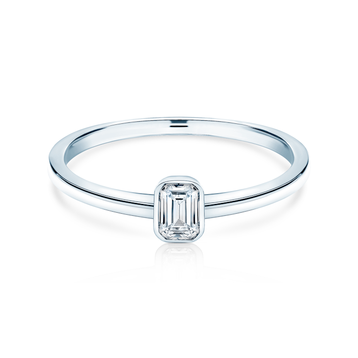 Pure eljegyzési gyűrű: fehér arany, smaragd vágott gyémánt