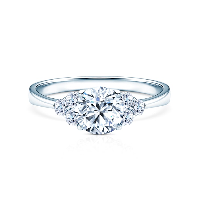 Mesebeli eljegyzési gyűrű: fehér arany, gyémántok