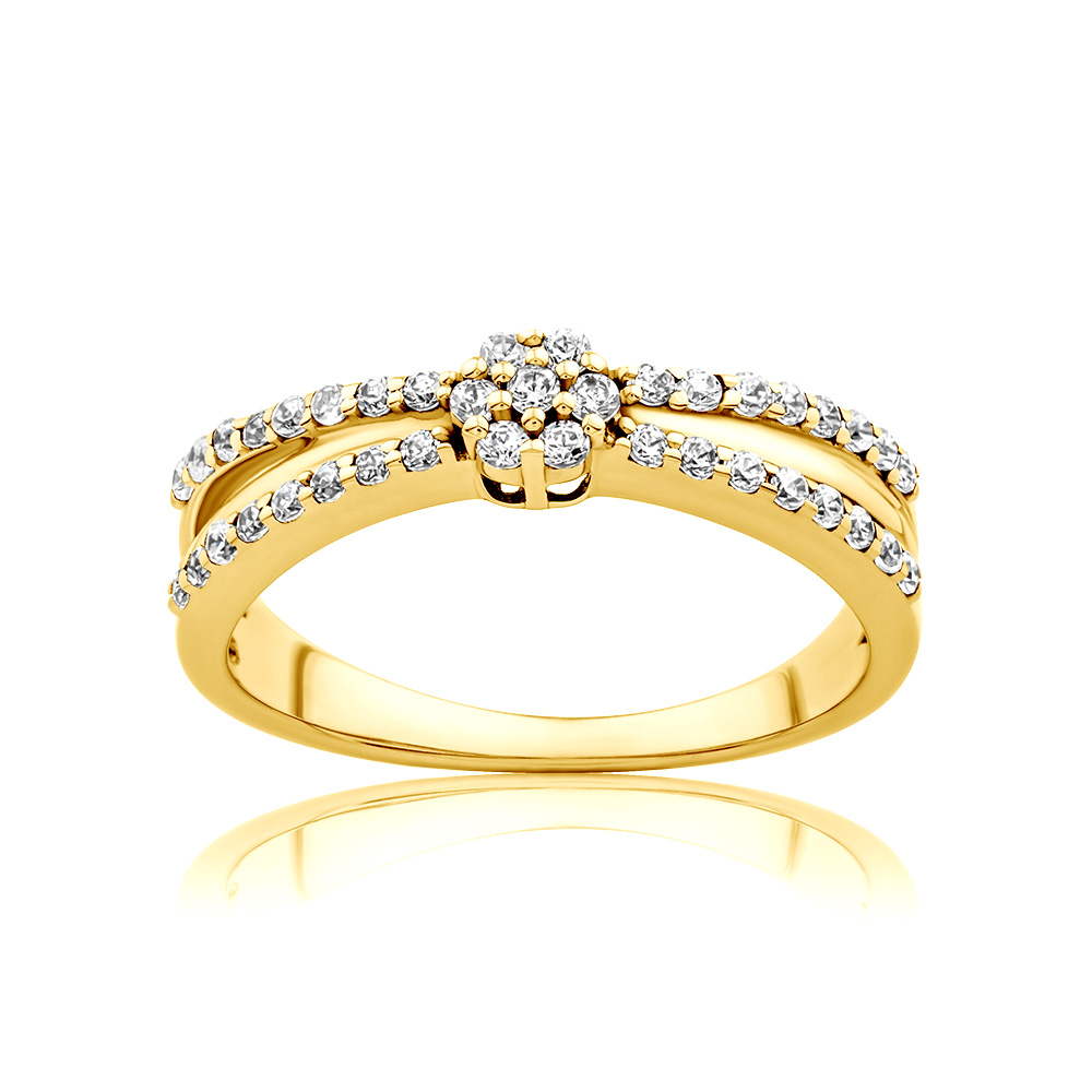 Engagement Ring: gold, diamonds