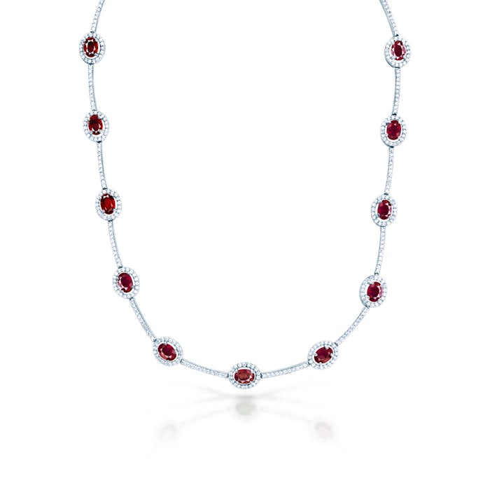 Swan Lake nyaklánc: fehérarany és rubinok