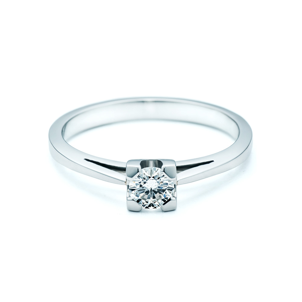 Platinium Collection | Solitaire Ring: platinum, diamond