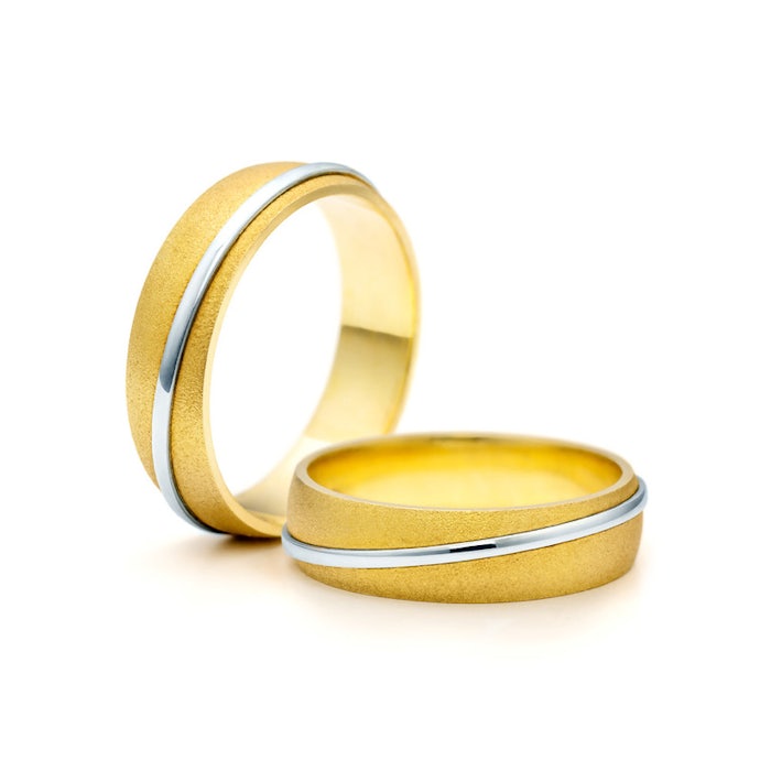 Esküvői karikagyűrűk: kétszínű arany, félkarika, 5 mm