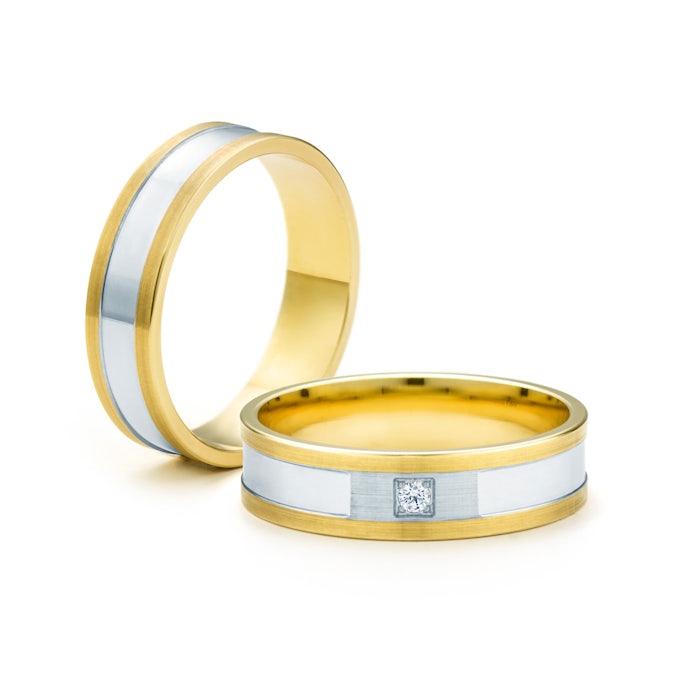 Сватбени халки: двуцветно злато, вдлъбнати. 5 мм